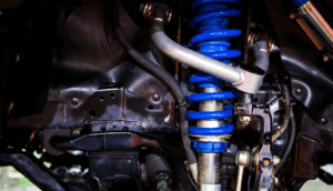 Stoßdämpfer: Warum eine regelmäßige Wartung entscheidend für Ihre Fahrzeugsicherheit ist